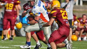 Že res, da so Vukovi glavo večji, da imajo več ameriških igralcev in ameriška tr