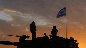 Izraelski vojaki na meji z Gazo