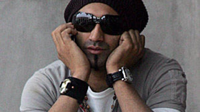 Paparaco Spearsove je zadnje čase v nezavidljivem položaju, saj mu spletni komen