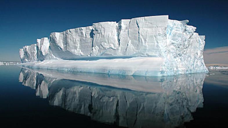 Ruski ribiči so ostali ujeti na eni od takih ledenih plošč.