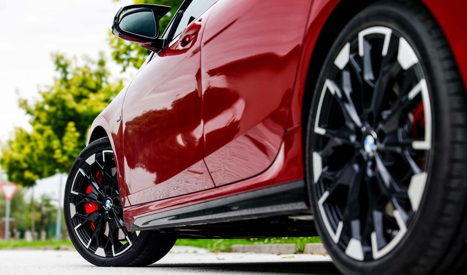 Vozili smo avto s plakata