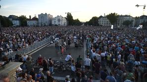 protest v Budimpešti proti vladnim informacijskim kampanjam