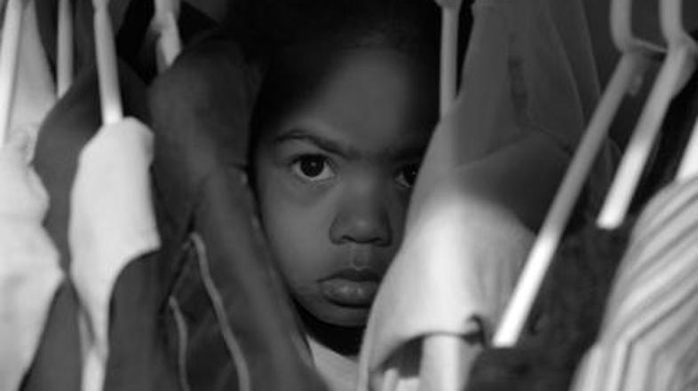 Neka ženska se je več mesecev skrivala v omari nekega Japonca.