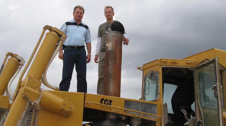 Zaradi stečajnega postopka podjetja Hudournik se premoženje Stanka Zakelška (lev