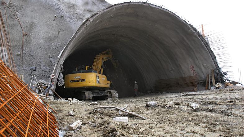 Približno 2,2 kilometra dolg predor Markovec je vreden 64,5 milijona evrov in na