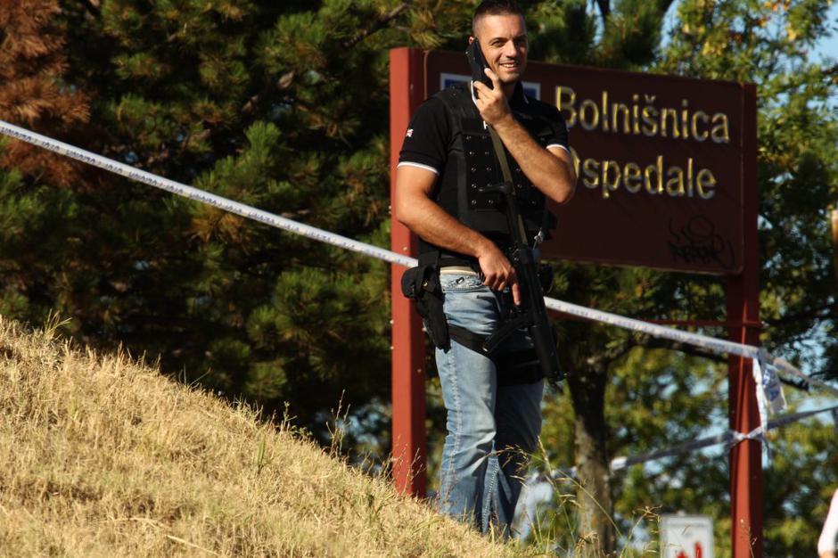 Streljanje v izolski bolnišnici | Avtor: Dare Čekeliš