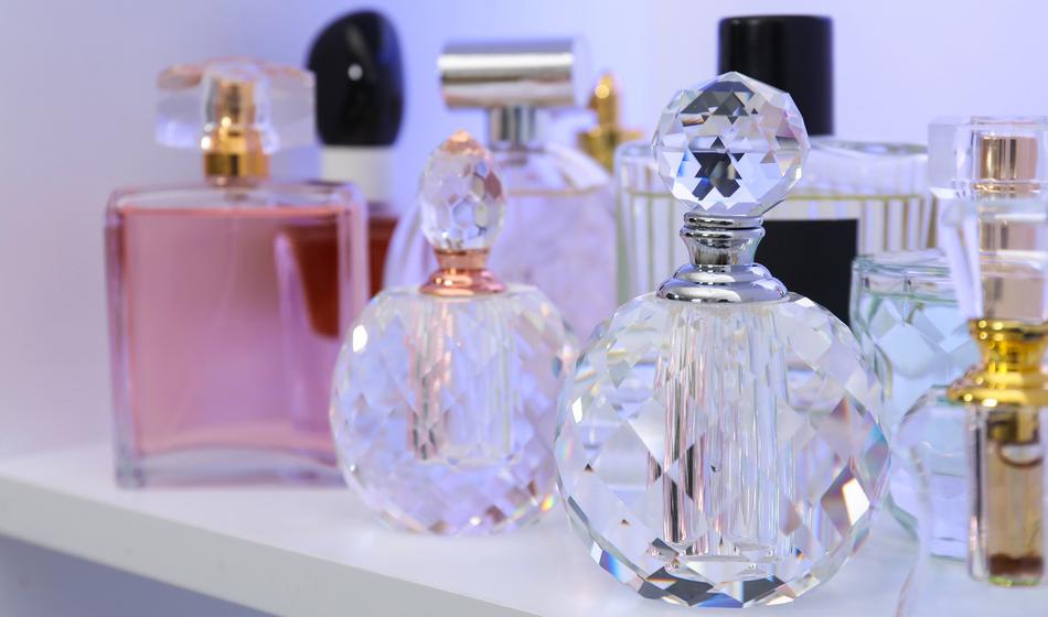 Nenavaden niz dogodkov: Začelo se je s tatvino parfuma, končalo pa s prometno nesrečo