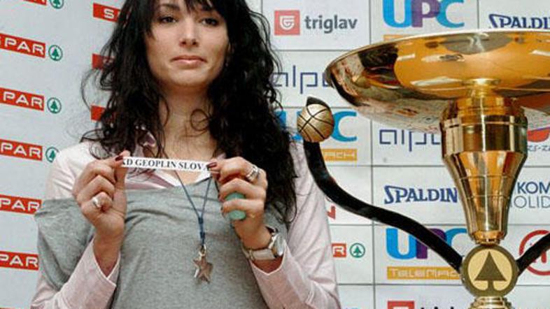 Zmajčica Zoja Trobec je aktualnim pokalnim zmagovalcem Heliosu za nasprotnika v 