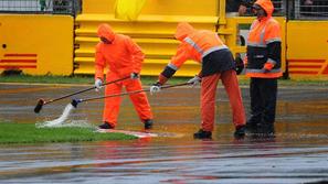VN Avstralije Melbourne Park kvalifikacije formula 1 delavec delavci dež