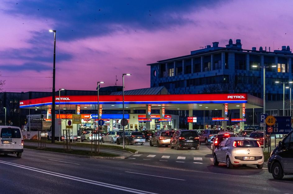 Petrol gneča na pumpi