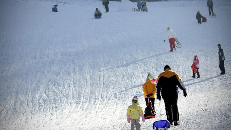 Čeprav naprave ne obratujejo in je gostinski lokal zaprt, se na Kaliču ob koncu 