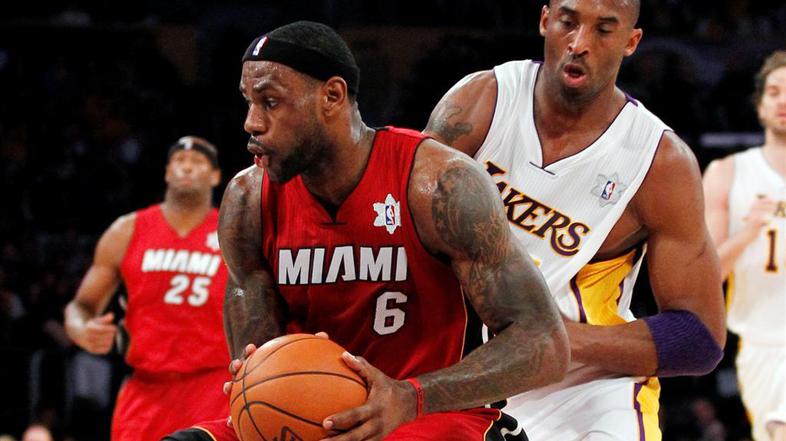 LeBron je imel trojnega dvojčka, Bryant zanj skromnih 17 točk. (Foto: Reuters)
