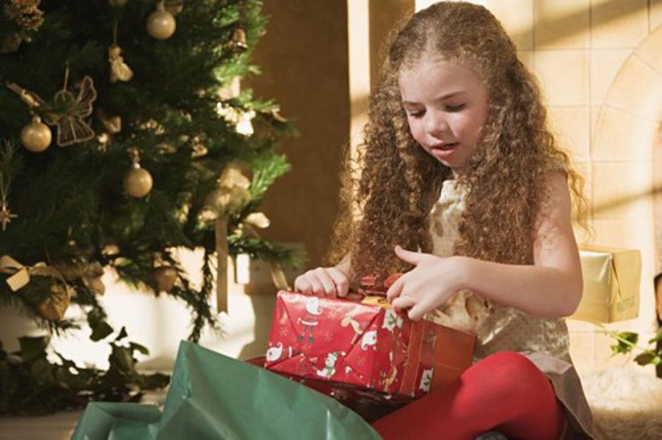 Otrok darilo | Avtor: Profimedias