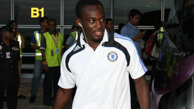 Essien se je poškodoval in bo moral počivati več mesecev.