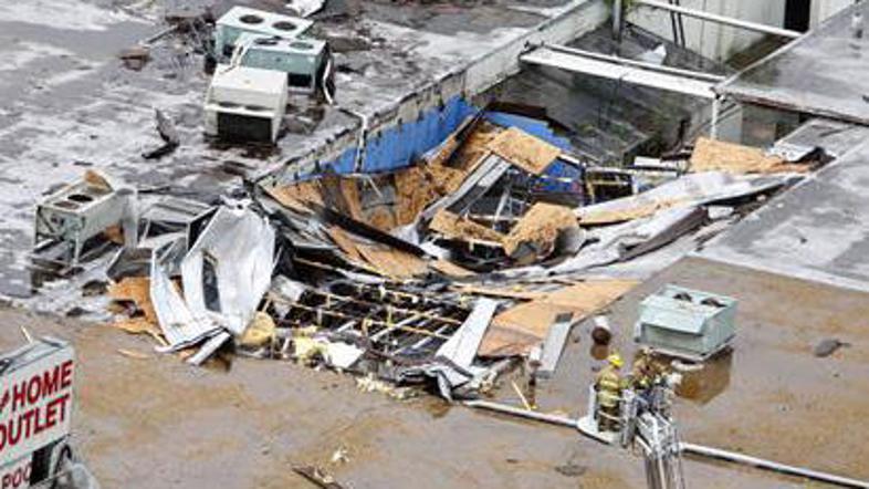 Tornadi so v nekaterih ameriških zveznih državah povzročili kar nekaj težav, uni