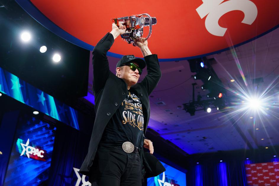 Elon Musk z motorno žago