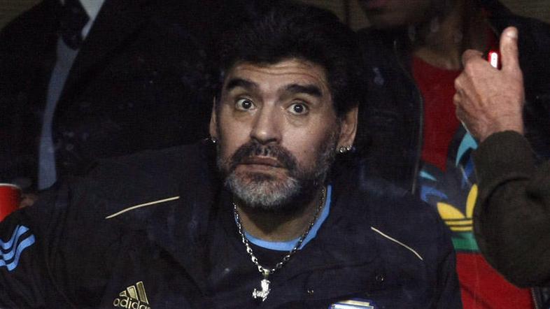 Maradona in njegovi igralci želijo veliko potrebo opravljati na ogrevani WC-škol