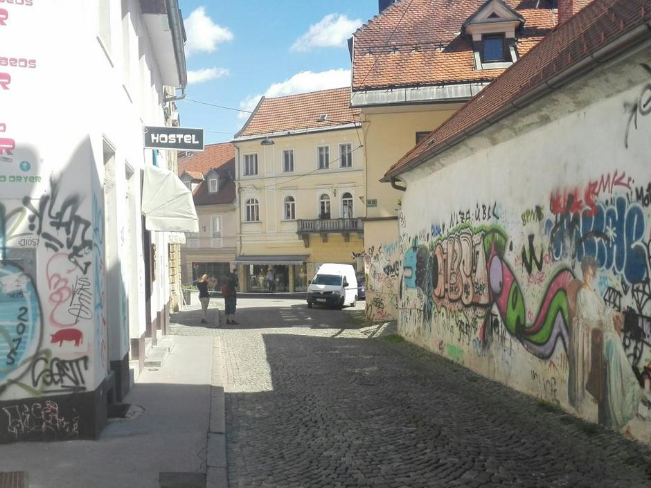 Umor na Trubarjevi | Avtor: Žurnal24 main