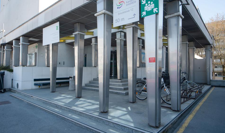 Nove zaposlitve: začetna plača 2.000 EUR + prevoz + malica