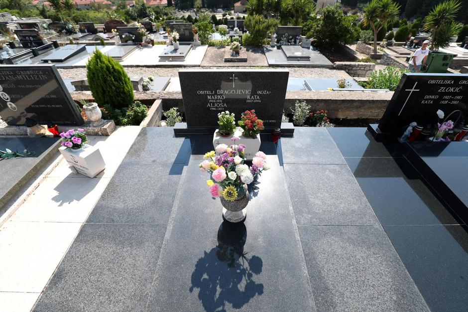 Grob družine Dagojević | Avtor: Pixell