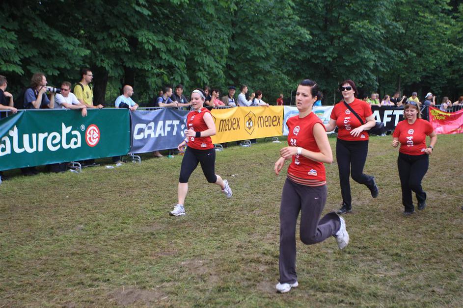 Če želite visokoresolucijsko fotografijo, nam pošljite elektronsko sporočilo na 