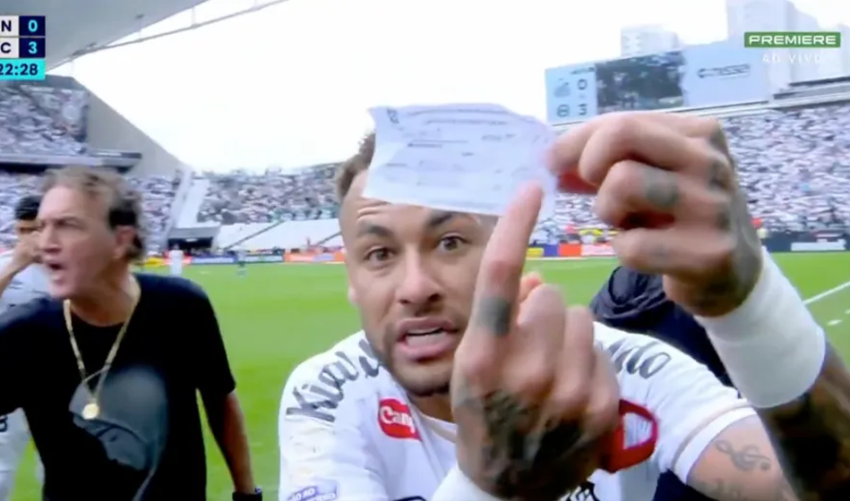 Neymar norel in izkoristil kamero, da bi osmešil sodnika