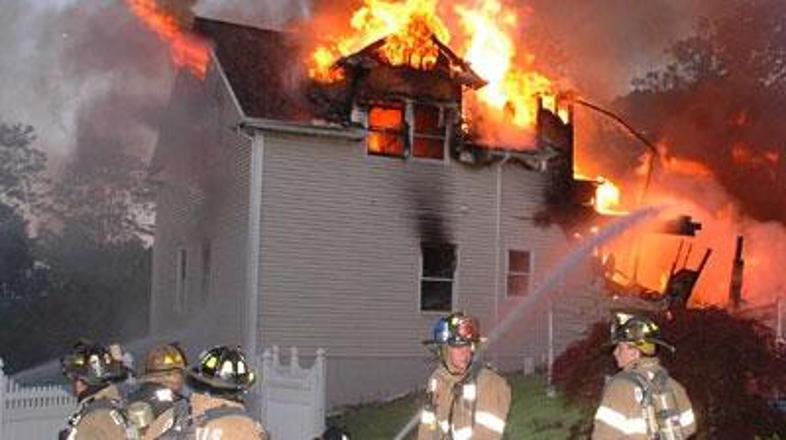 Hiša je pogorela do tal. Ji je pomagal kar sam 50 Cent?