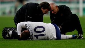 Poškodba, ki jo je Wayne Rooney skupil na prvi tekmi četrtfinala Lige prvakov je