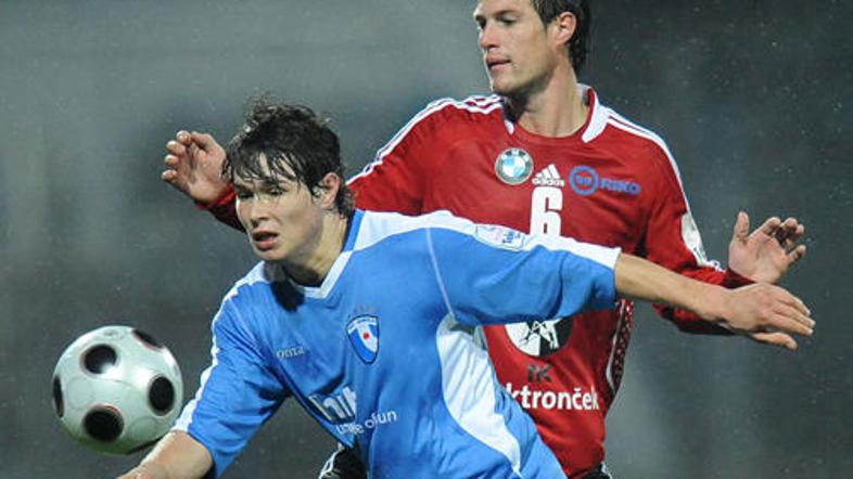 Kralj strelcev PrveLige je postal Goričan Etien Velikonja s 17 zadetki.