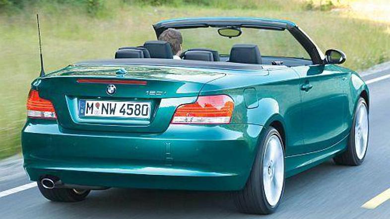 BMW 1 kabriolet močno trka tako na športna kot lepotna čustva.