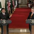 Tudi ZDA (na fotografiji Pervez Mušaraf in ameriški predsednik George Bush) so ž