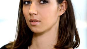 Ob močno naličenih očeh raje ne uporabite rdeče šminke. (Foto: Boštjan Tacol)