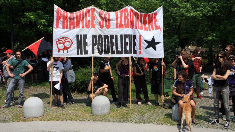 Delavci med protestom.