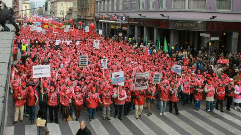 Višje plače so sindikati zahtevali že na demonstracijah 17. novembra 2007. (Foto