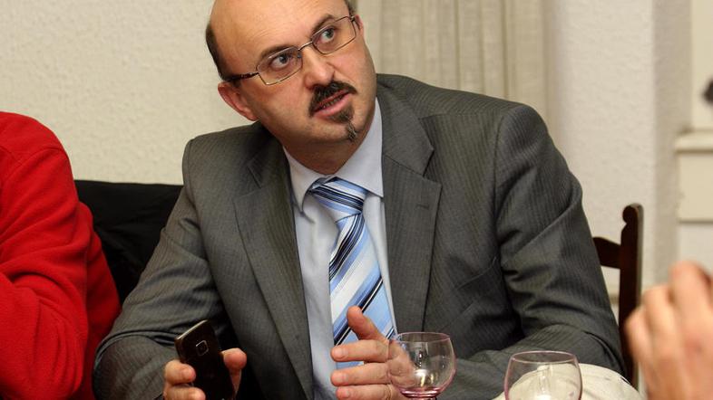 Izolski podžupan Bojan Zadel ima sicer službo gradbenega inšpektorja na območni 