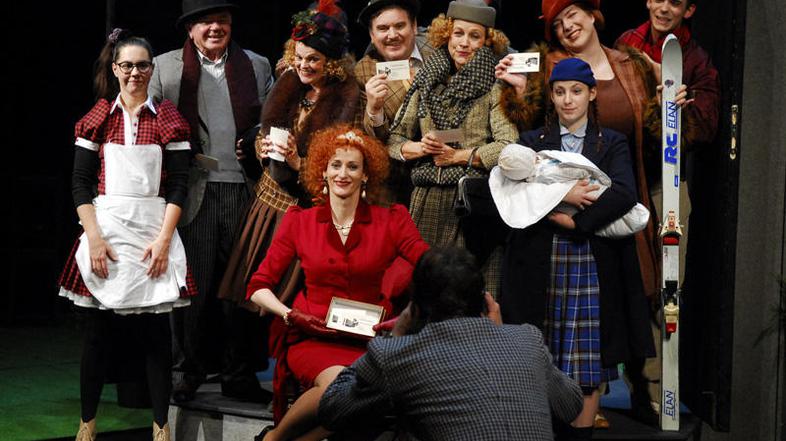 Igralci v predstavi Gospa ministrica. (Foto: atelje Pavšič Zavadlav)