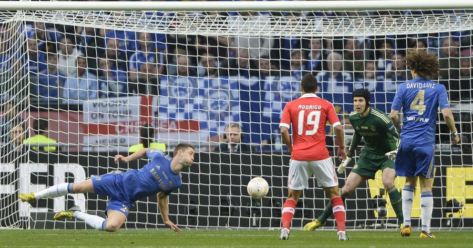 cahill čech luiz rodrigo benfica chelsea evropska liga finale