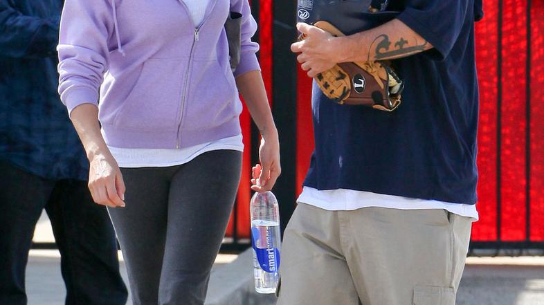 Kevin in Victoria bosta deklico povila poleti. (Foto: Flynet)