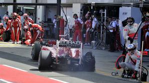 Za Masso je bila dirka uničena zaradi predrte gume. Alonso je dobil kazen. (Foto