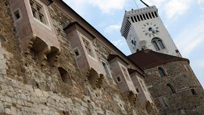 Poslovnih prostorov na Ljubljanskem gradu občina ne more oddajati za en evro, la