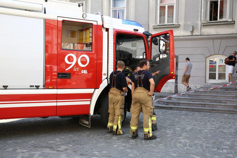 Sumljivi paket na MOL