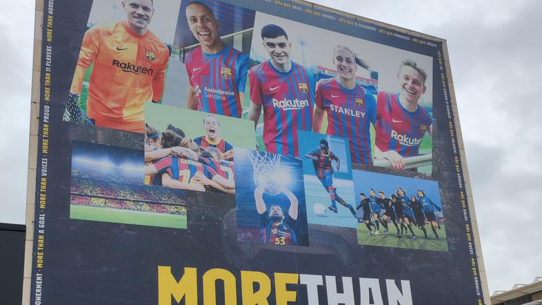 Barcelona, plakat pred Camp Nouom