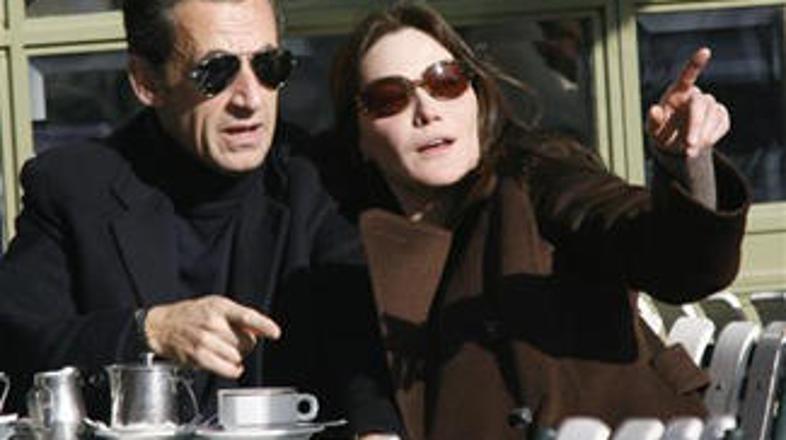 Zakonca Sarkozy sta skupaj dobila 60.001 evro.