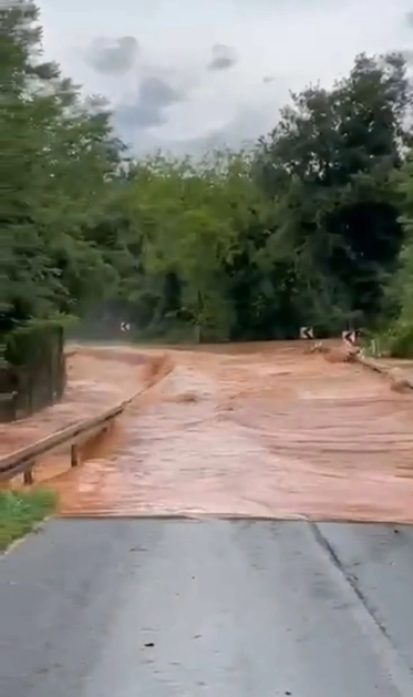 zalita cesta Hrvaška poplave