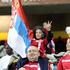 tri prsti trije zastava srbska navijac mladi sal šal navijač