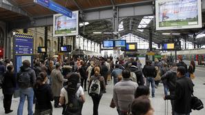 Saint-Lazare, železniška postaja, Pariz, bomba, bombni preplah