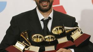 Veliki zmagovalec Juan Luis Guerra, ki je prejel šest grammyjev.