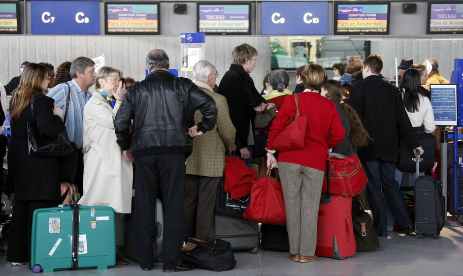 Nestrpni potniki v Nici. | Avtor: Žurnal24 main