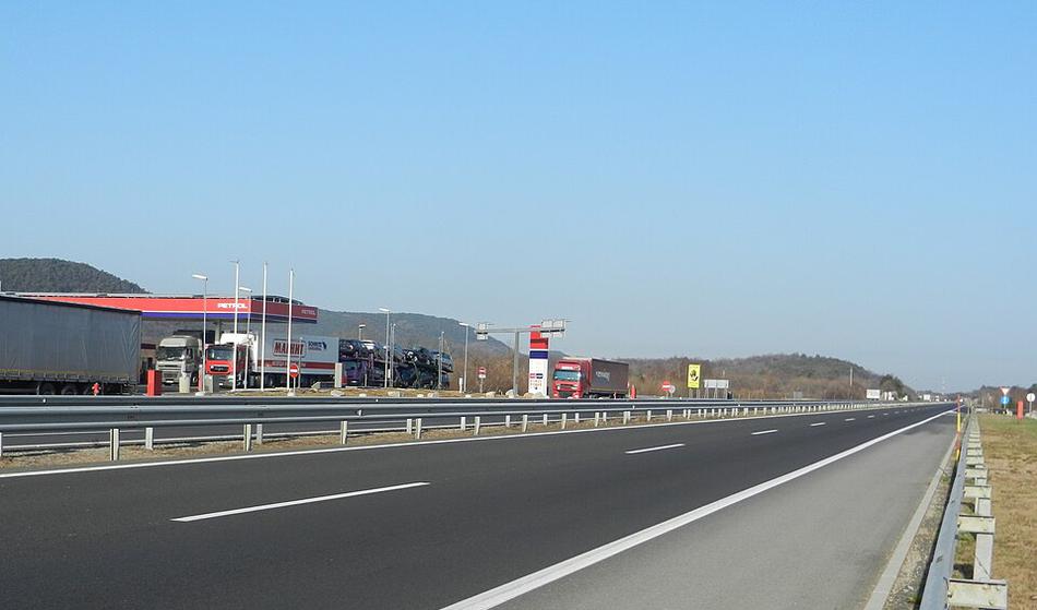 Na počivališču na primorski avtocesti našli mrtvega 61-letnika v tovornjaku