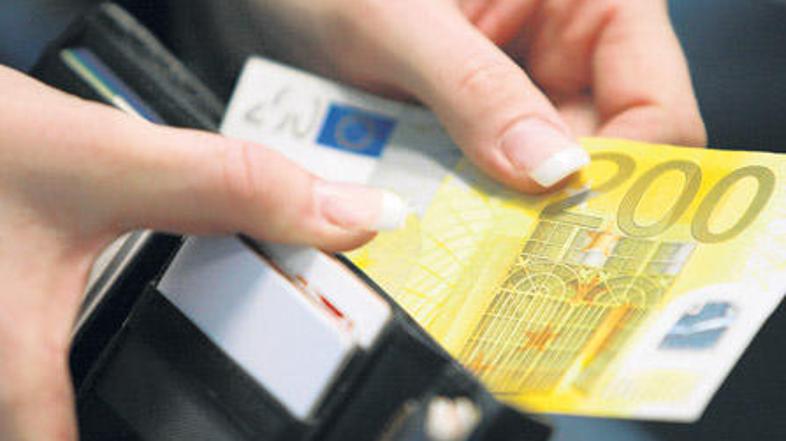 Skupina osumljencev je od Radovljičana z grožnjami poskušala izterjati nezakonit